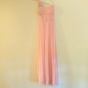 Here’s a prom, wedding &pageant appropriate dress